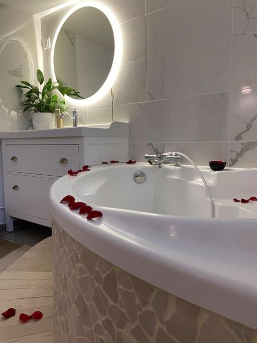 Guest House Privee Ezanville Екстер'єр фото